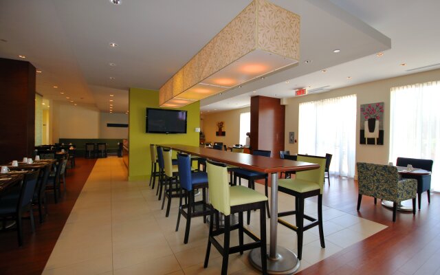 Holiday Inn Hotel & Suites Montreal Airport by IHG