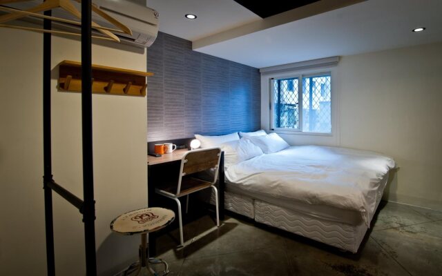 O2 Hotel M12