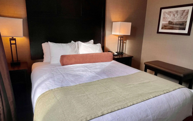 Best Western Plus Okotoks Inn & Suites
