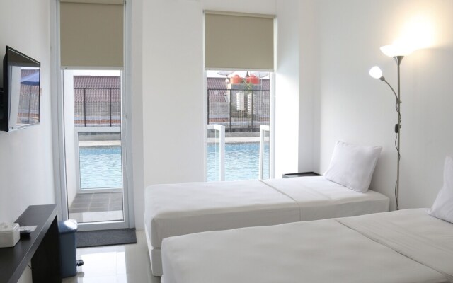 V Apartment by Indoluxe