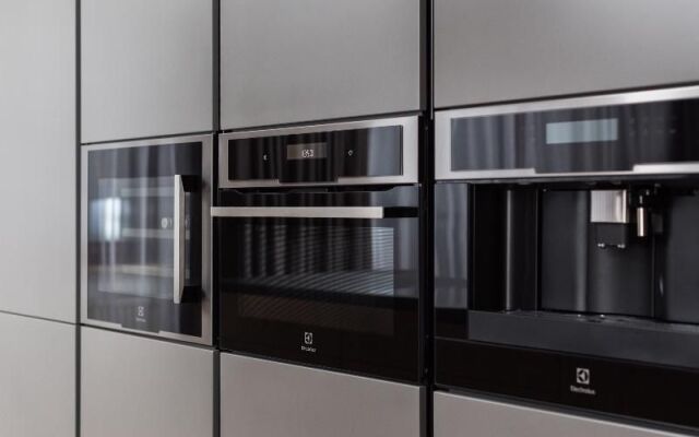 InPoint Luxury City Center Pool & Gym Apartments