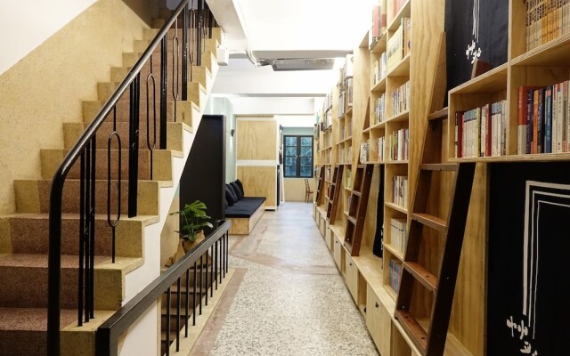 Cao Ji Book Inn Hostel