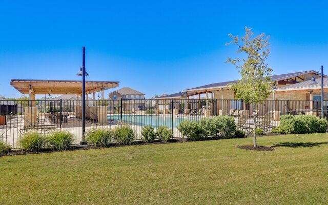 Hutto Getaway w/ Yard, 9 Mi to Lake Pflugerville!