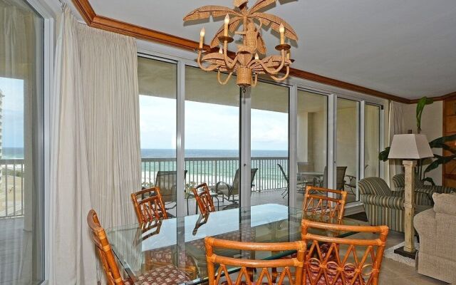 The Gem - 3 Br condo by RedAwning