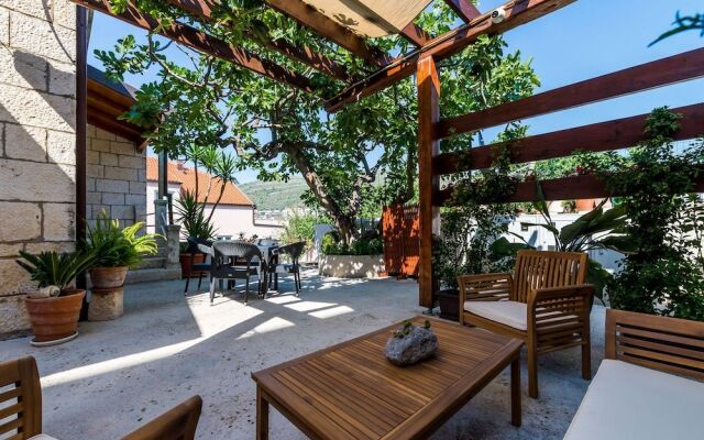 Apartments & Room Frane