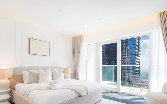 LUX Lavish Suite with Full Marina View 4