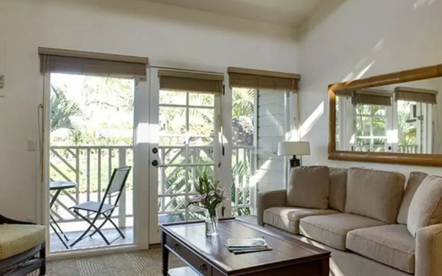 Aina Nalu Condo I202 by RedAwning