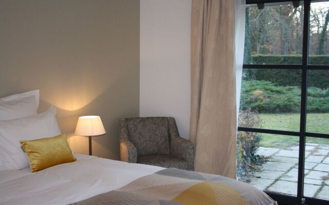 Les Enclos Bed and Breakfast