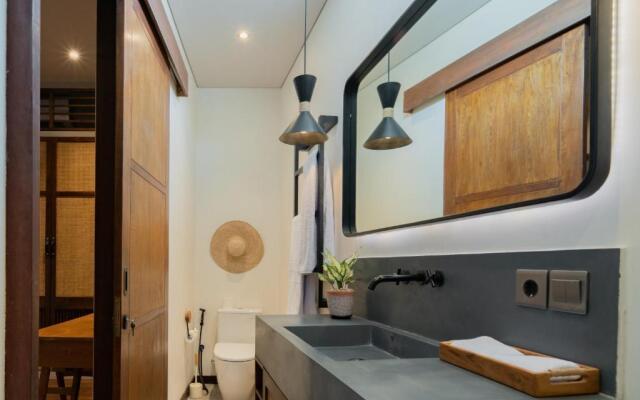 Apartment Seabreeze 2 - Amazing Sunset Penthouse-2bdr with pool-Beachfront