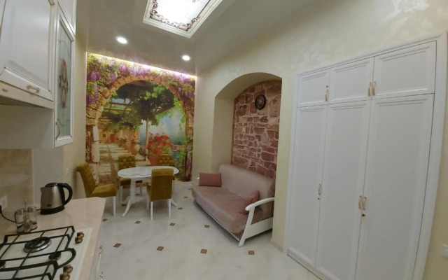 2 bedroom apartment Tykha street city center with parking place