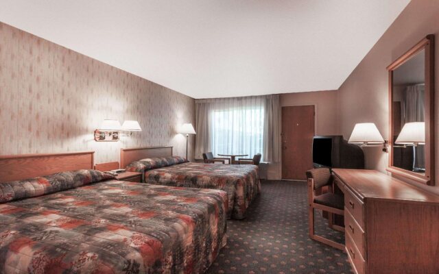 Howard Johnson by Wyndham Nanaimo Harbourside