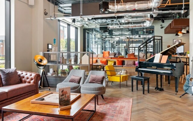 Central and Stylish Studio
