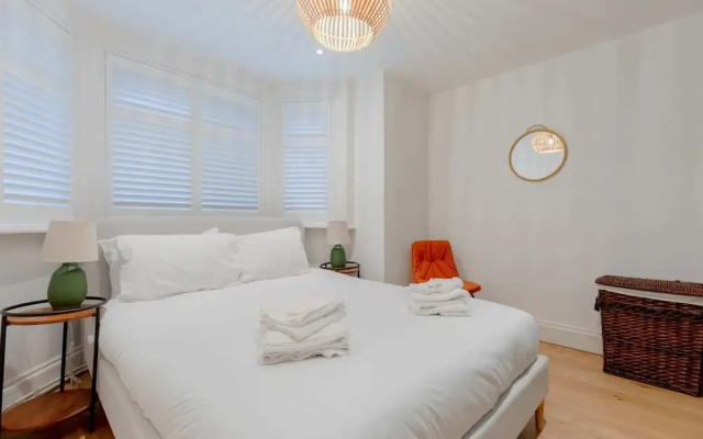 Newly Refurbished 2BD Flat - Wimbledon Village!