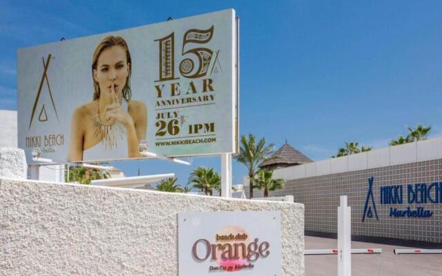 Luxury beach side apartment in Marbella Playa