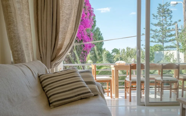 Steps to the beach family Home in Agioi Apostoloi