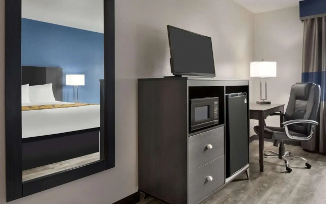 Days Inn by Wyndham Toledo Airport