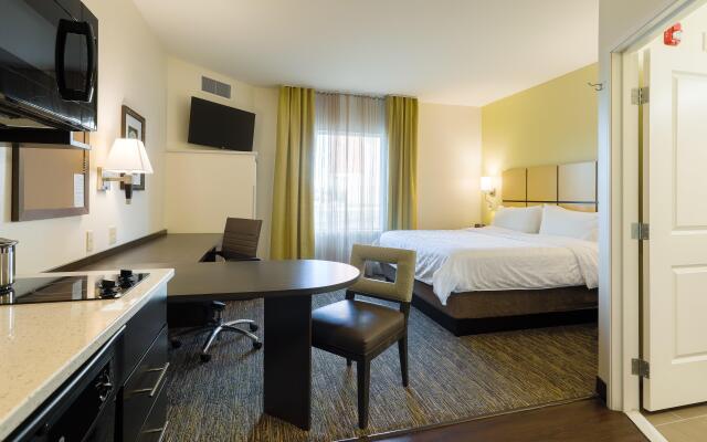 Candlewood Suites Lenexa - Overland Park Area