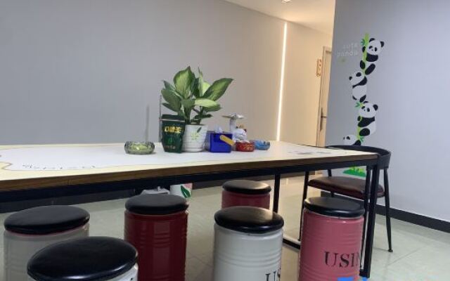 Jiyi Youth Hostel (Wuyi Square Huangxing Square)