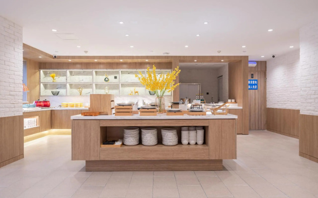 HanTing Hotel (Jinan Yingxiongshan Road Luneng Lingxiu Cheng)