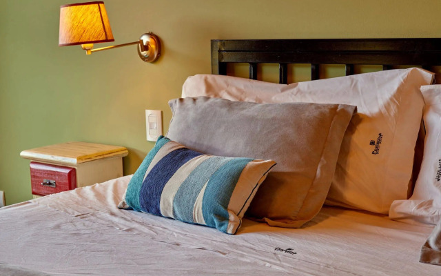 Peninsula Petit Hotel