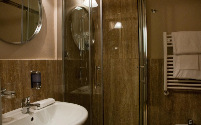 Black 5 Florence Suite