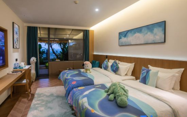 Huaqianzhu Hot Spring Hotel (Kunming Dianchi Xishan Scenic Area)