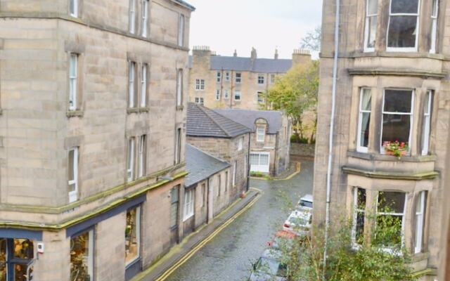 Homely 2 Bedroom Apartment in Stockbridge