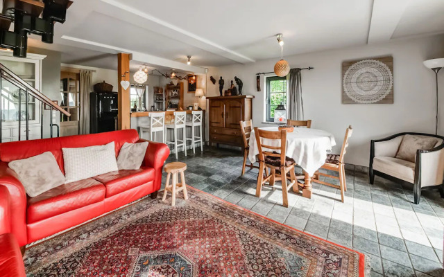 Tranquil Holiday Home in Mont with bubble bath, Terrace, Garden