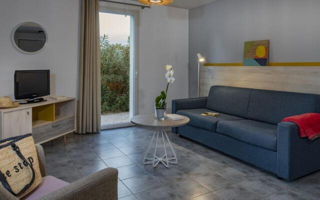 Semi-detached Home in Mediterranean Style, With Nice AC