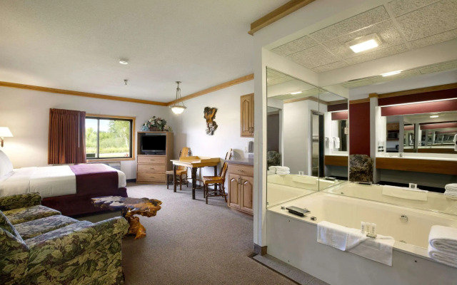 Super 8 by Wyndham Eveleth