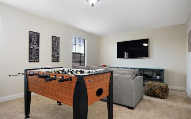 9153 Davenport - 8 Br Home