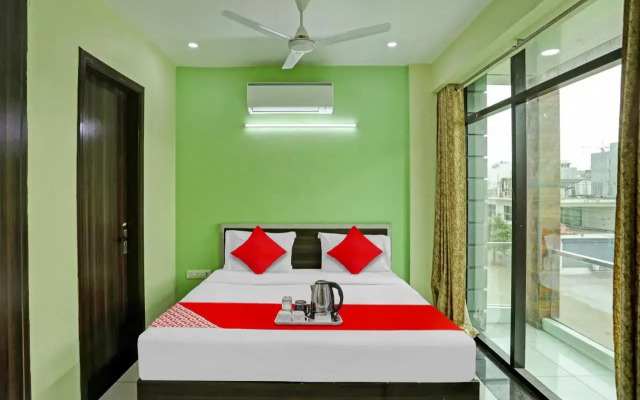 Oyo Flagship 700795 Pl Residency
