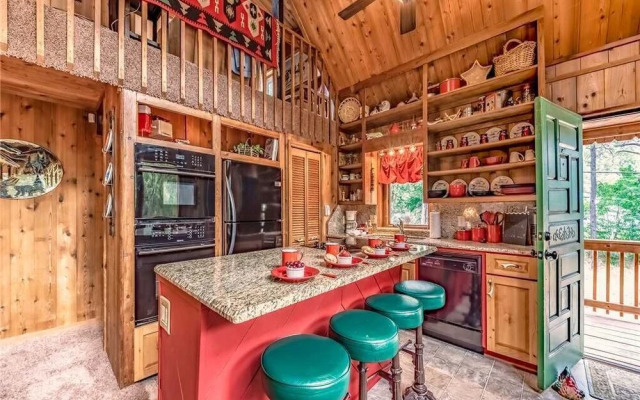 Paradise On The River Three Bedroom Cabin