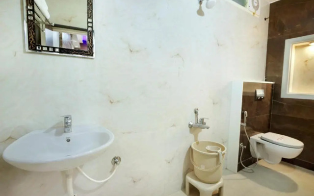 Mannars Deluxe Lodge