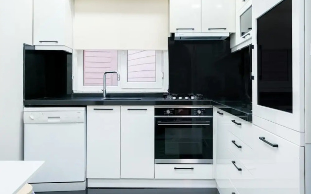 Modern Spacious Flat w Balcony 5 min to Taksim