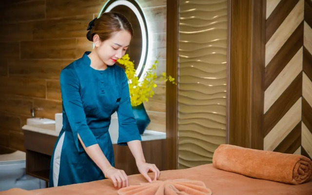 Muong Thanh Luxury Ha Long Centre Hotel