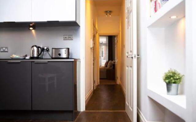 Apt 1, Trafalgar Square (1St Floor)