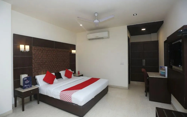 OYO 27928 Metropolis Guest House