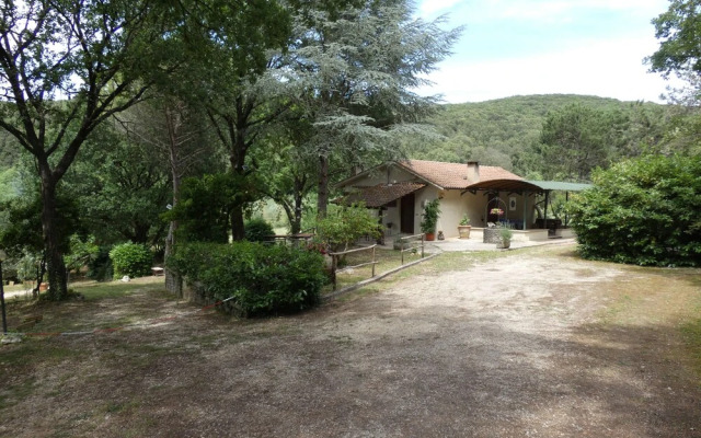 Scappo In Umbria, La Escondida
