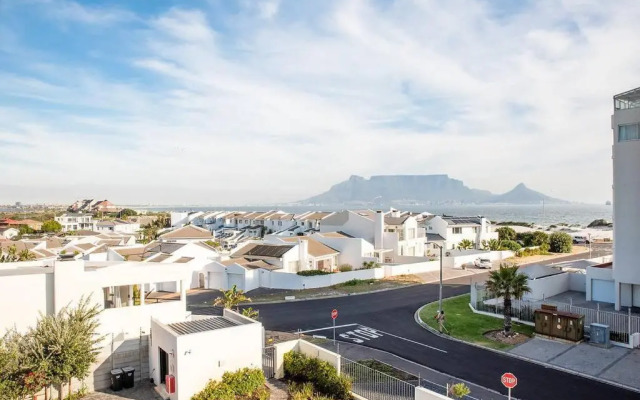 Beachfront 2 bedroom with swimming pool, Blouberg