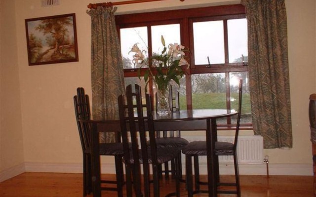 Lovely Sea View Apartment in Rineen - 4 Guests