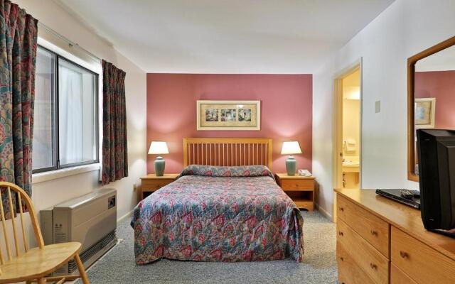 Cedarbrook Queen Suite 109