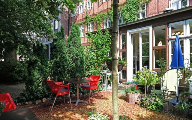 Frauenhotel Hanseatin - Women Only (отель для женщин)