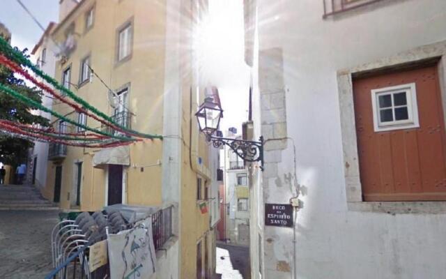 Best Terrace River View Apt in Alfama