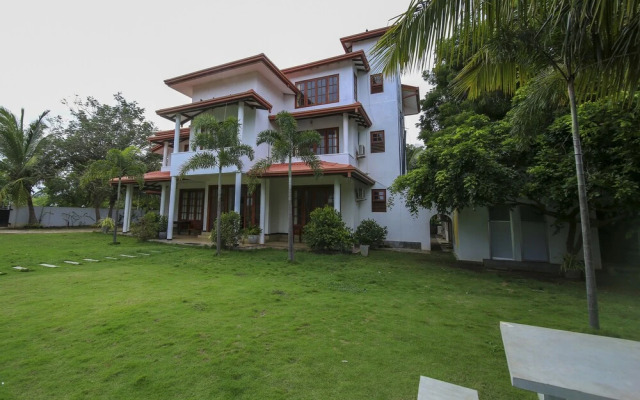 OYO 389 Bay Beach Hotel