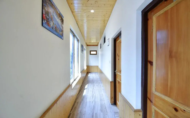 OYO 16868 Home Premium Studios Katrain, Nh3,