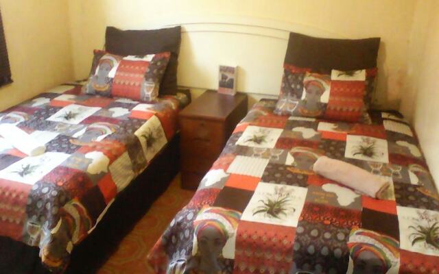 Orlando West Guest House - Hostel