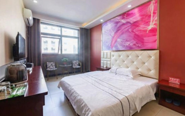 鸿晟云栖酒店(西安航天城凤栖原地铁站店)