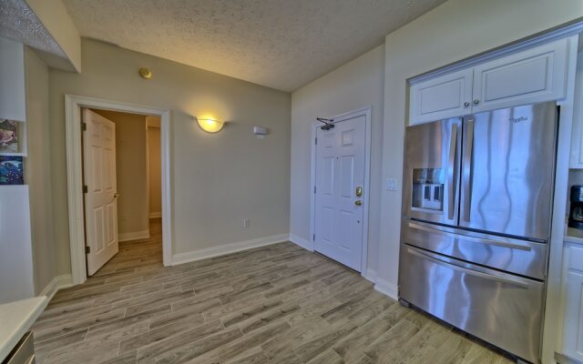 Marvelous Condo with Beachside Pool and Free Poolside WiFi - Unit 0902 by RedAwning