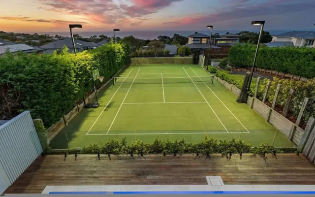 Stanford Luxury Pool Sauna Spa Tennis Court
